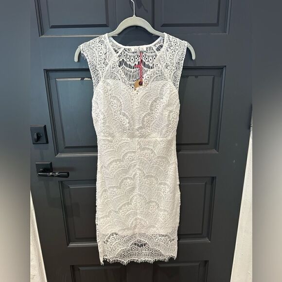 White lace dress - Picture 1 of 7
